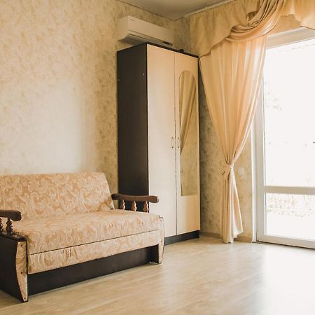 Balcony Hotel Zaliznyy Port Phòng bức ảnh