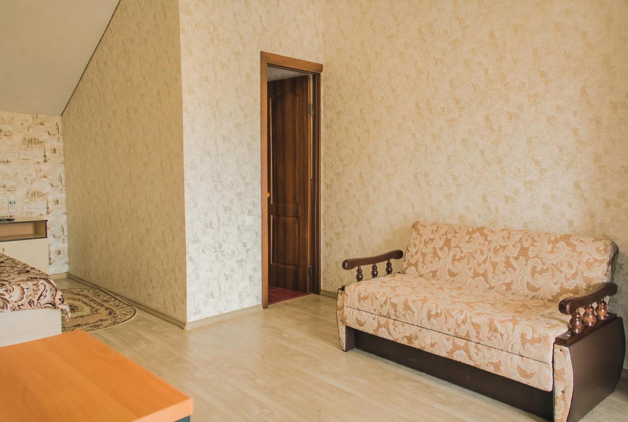 Balcony Hotel Zaliznyy Port Phòng bức ảnh