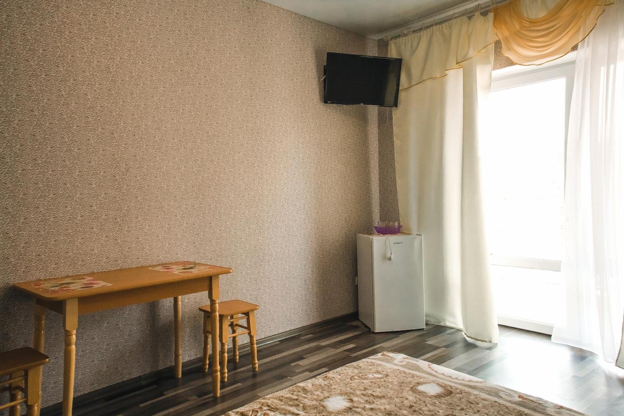 Balcony Hotel Zaliznyy Port Phòng bức ảnh
