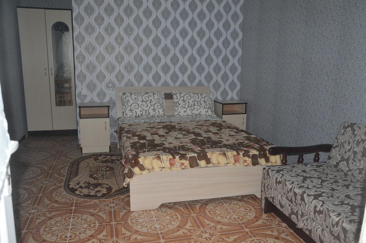 Balcony Hotel Zaliznyy Port Ngoại thất bức ảnh