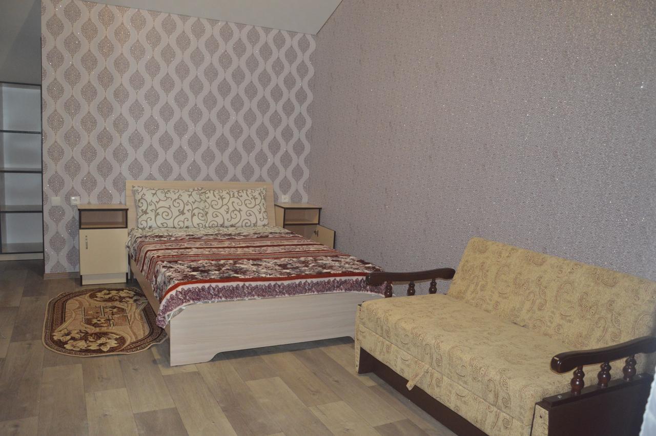 Balcony Hotel Zaliznyy Port Ngoại thất bức ảnh