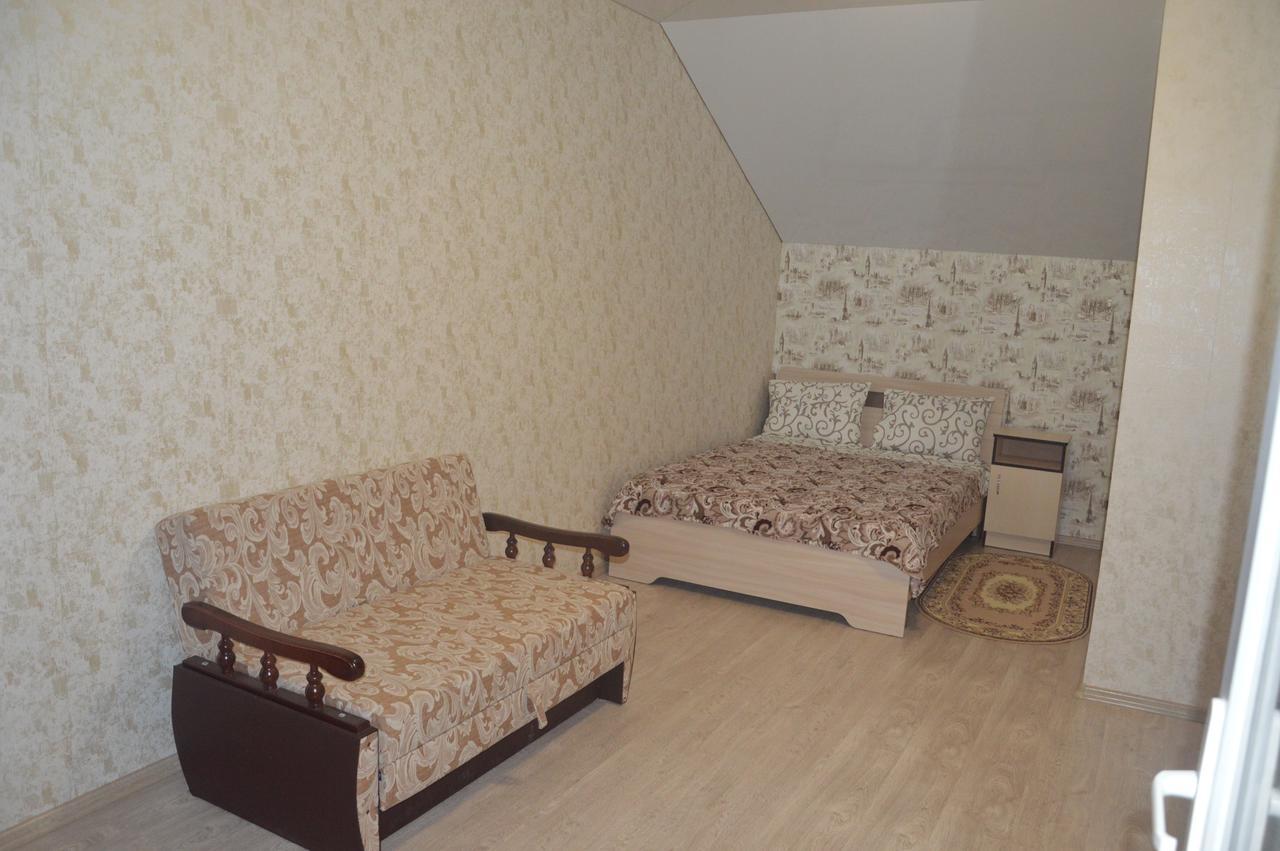 Balcony Hotel Zaliznyy Port Ngoại thất bức ảnh