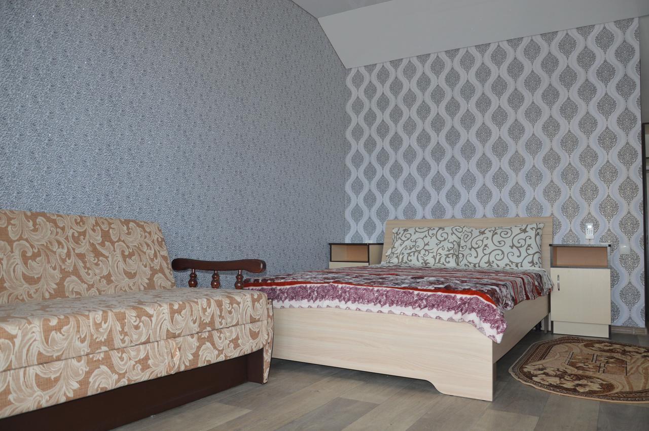 Balcony Hotel Zaliznyy Port Ngoại thất bức ảnh