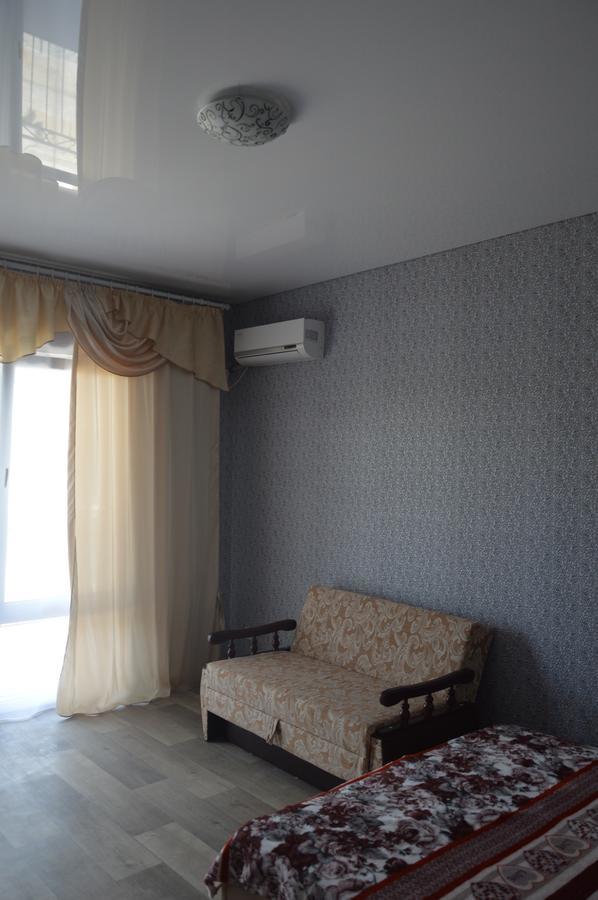 Balcony Hotel Zaliznyy Port Ngoại thất bức ảnh