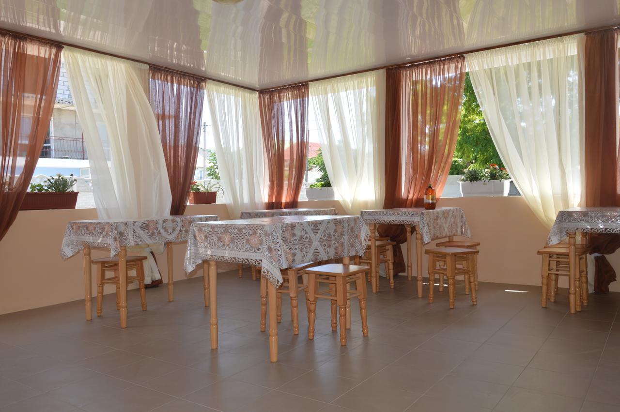 Balcony Hotel Zaliznyy Port Ngoại thất bức ảnh
