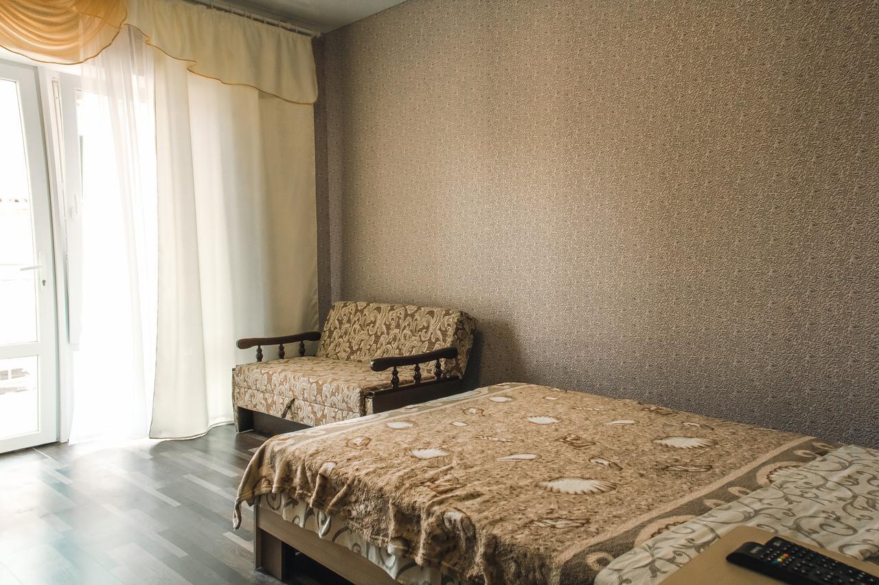 Balcony Hotel Zaliznyy Port Ngoại thất bức ảnh