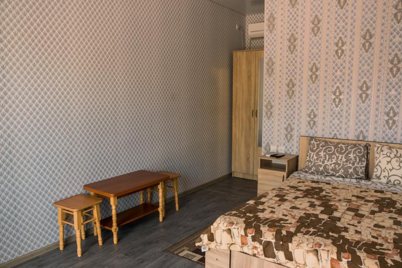 Balcony Hotel Zaliznyy Port Ngoại thất bức ảnh