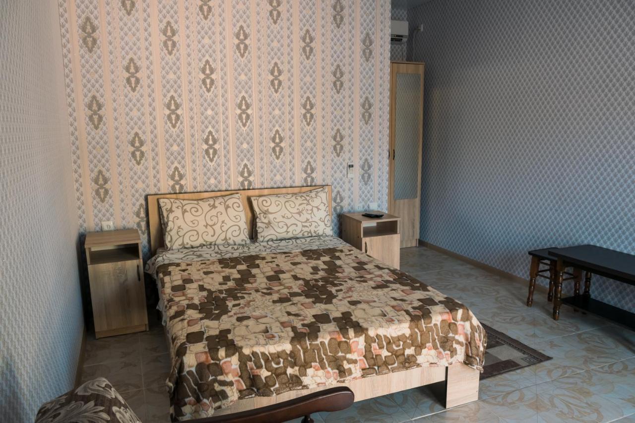 Balcony Hotel Zaliznyy Port Ngoại thất bức ảnh