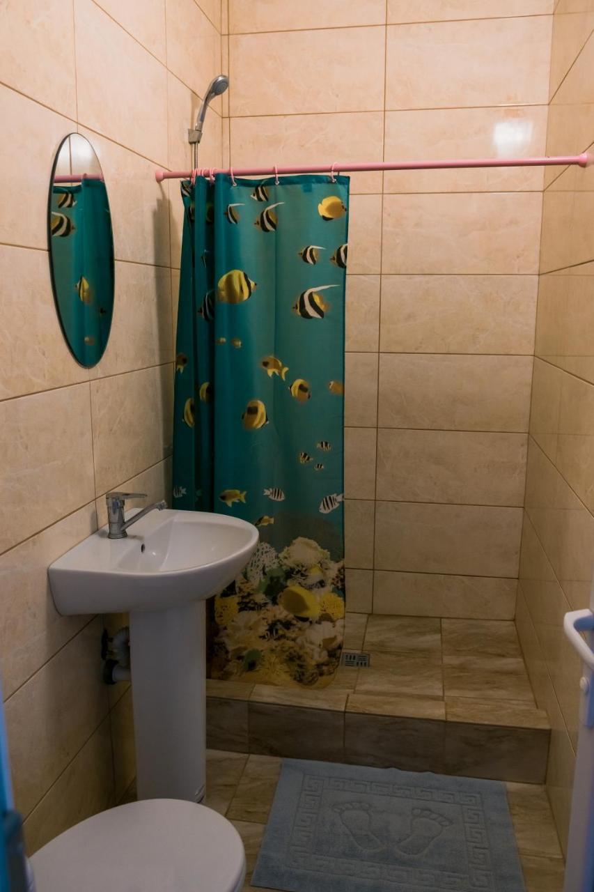 Balcony Hotel Zaliznyy Port Ngoại thất bức ảnh
