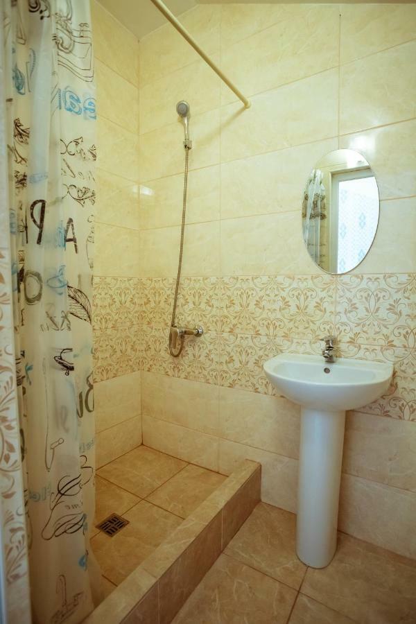 Balcony Hotel Zaliznyy Port Ngoại thất bức ảnh