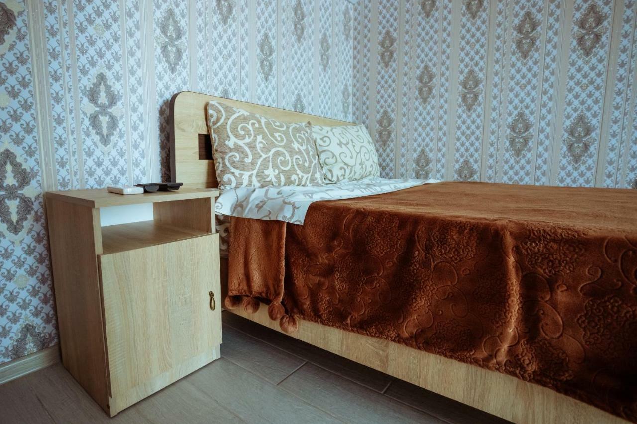 Balcony Hotel Zaliznyy Port Ngoại thất bức ảnh