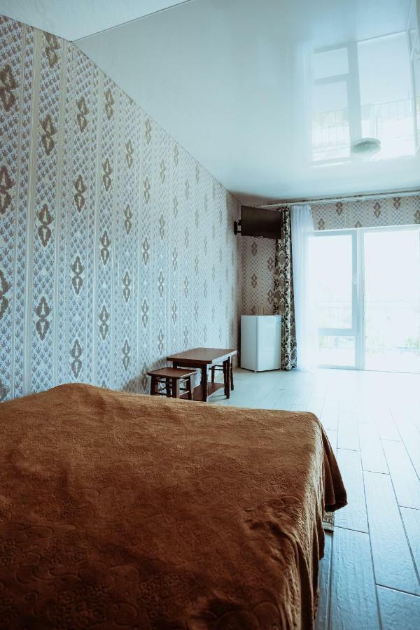Balcony Hotel Zaliznyy Port Ngoại thất bức ảnh